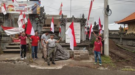 SAMBUT HUT KEMERDEKAAN RI KE 79 PEMERINTAH DESA ALASANGKER MELAKSANAKAN GOTONG ROYONG