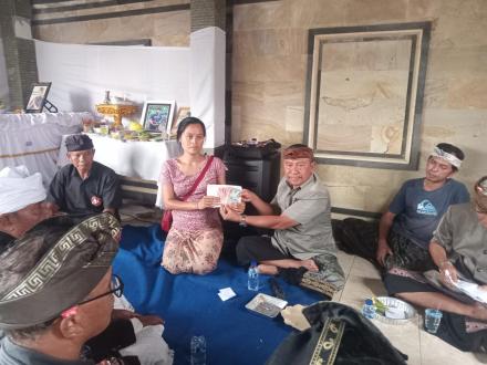 PEMERINTAH DESA ALASANGKER MELAKSANAKAN MELAYAT KERUMAH DUKA ALM. GEDE EKA BUDARMAWAN