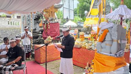 UPACARA PEMELASPAS DAN PIODALAN KANTOR PERBEKEL DESA ALASANGKER