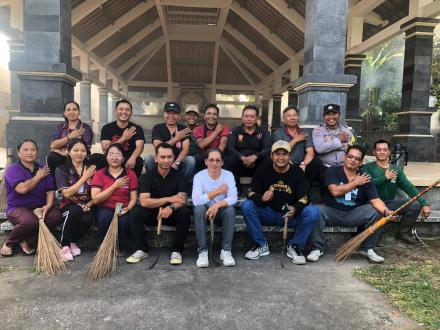 PEMERINTAH DESA ALASANGKER KEMBALI MELAKSANAKAN KEGIATAN JUMAT BERSIH